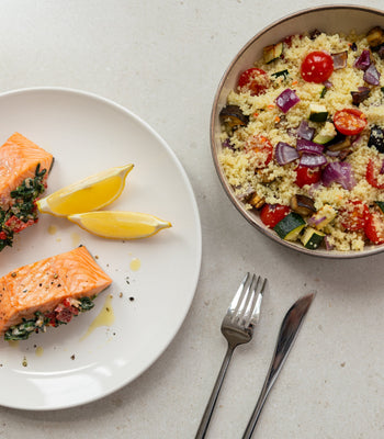 Lachs mit Spinatfüllung & Couscous mit Ofengemüse