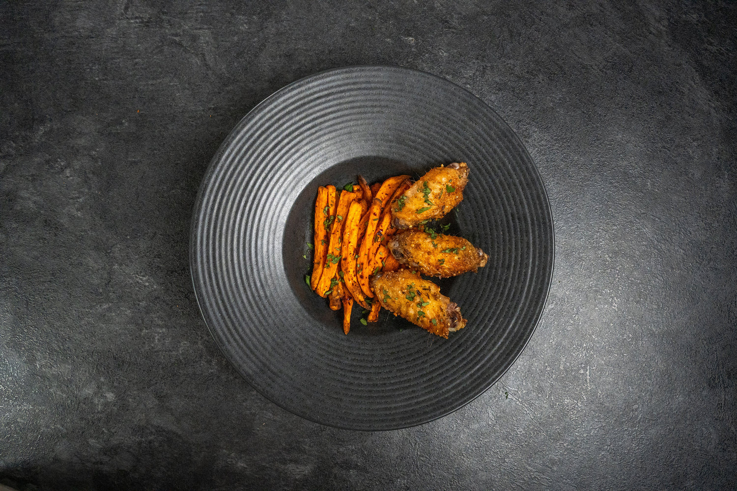 Chicken Wings und Süßkartoffel Pommes - COSORI DE