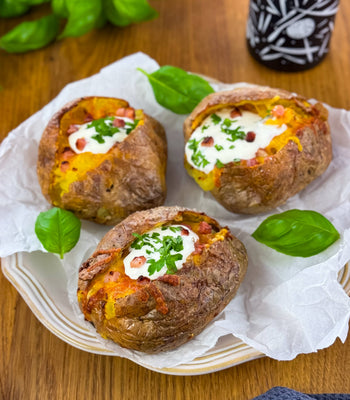Gebackene Kartoffeln mit Cheddar, Speck und Sour Creme - COSORI DE