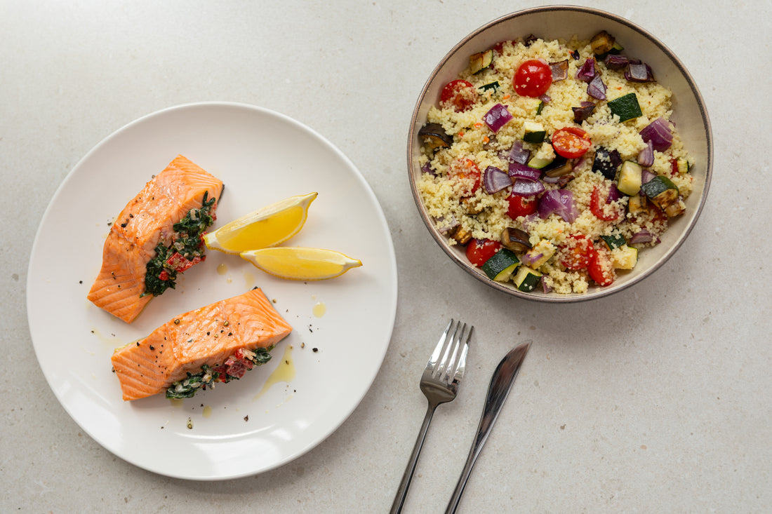 Lachs mit Spinatfüllung & Couscous mit Ofengemüse