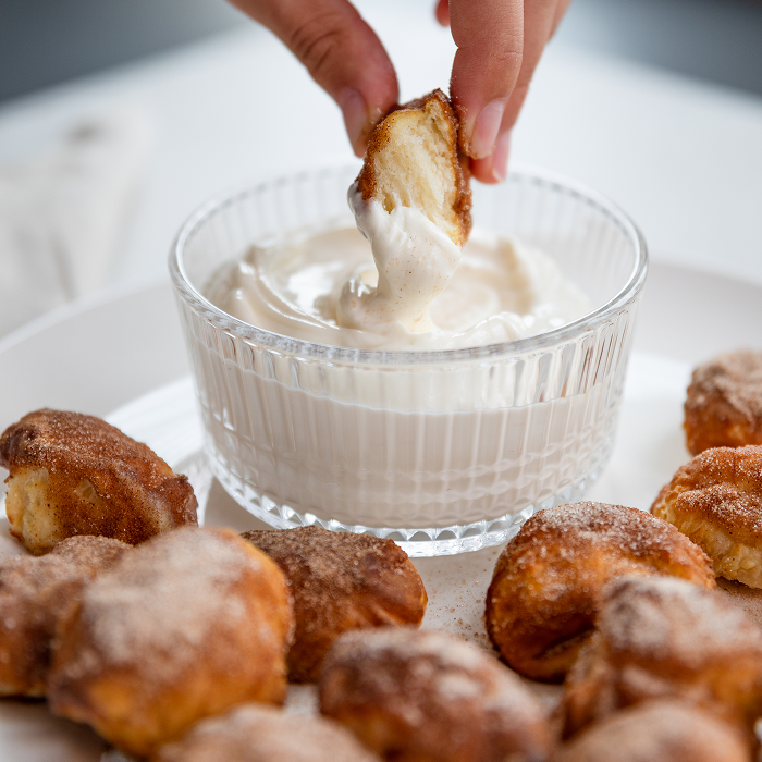 Brezel-Häppchen mit Joghurt und Zimtzucker
